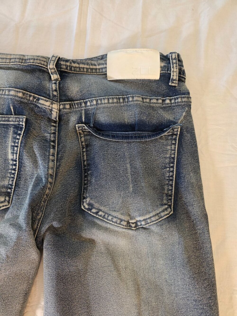 ZCL Men's Distressed Cross Patch Denim Jeans Light Wash Blue Size 30 Streetwear - Picture 15 of 16